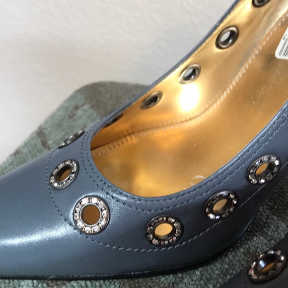 Hale Bob Leather Gray Shoes NWT. Size 6 - Picture 2 of 5